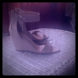 Chinese laundry wedges